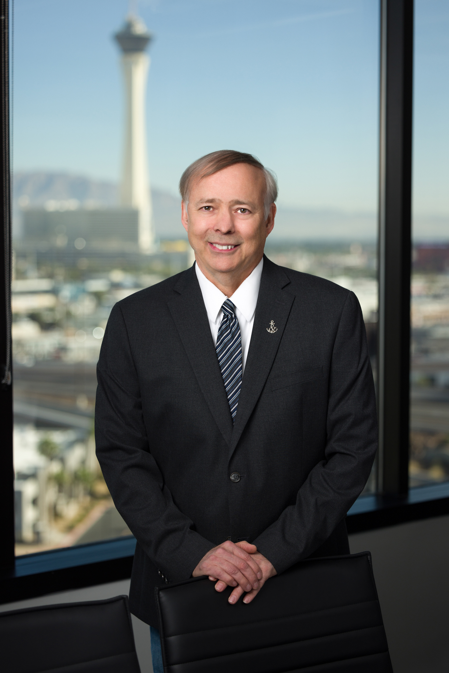 Lee E Davis